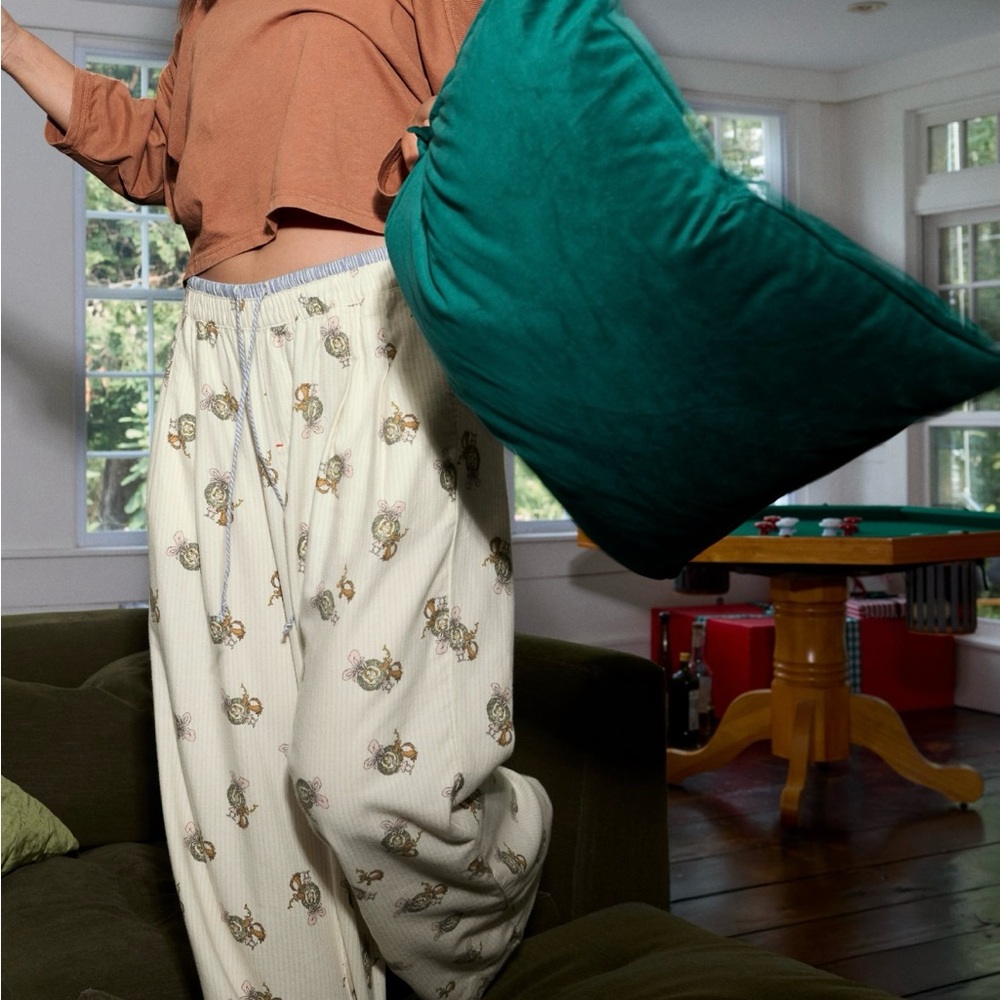 Aerie Cindy Lou Who Grinch Pajama Pants NWT Best Seller - Picture 9 of 9